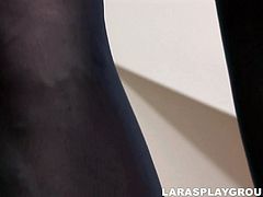 Dick hungry nympho Lara Latex repays for cunnilingus with a blowjob