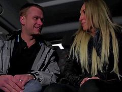 Jenny Simons is a sweet Czech chcik nets door. This charming long haired blonde with alluring smile takes off her bra and shows her tits in the backseat of a car in front of a lucky guy.