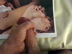 Little Dee Gets a Cum Tribute to Her Sexy Feet