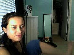 33Jazzygirl from youtube shows her toes and soles