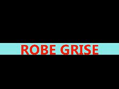 16-EN ROBE GRISE