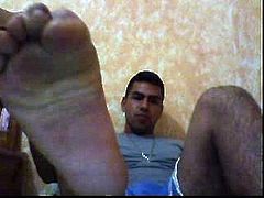 straight men showing feet on webcam