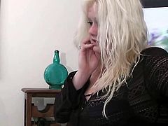 Check out this horny blonde pumper seducing her boss. She started sucking his cock to make it rock hard and received hardcore drilling in her horny pussy from behind.