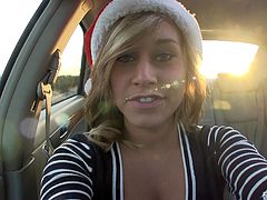 Lustful girl Kennedy shows her natural tits in a car