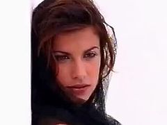 Elisabetta Canais has a staggering way in teasing and posing those nude forms