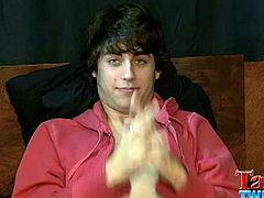 Tasty Twink brings you a hell of a free porn video where you can see how this kinky twink poses and provokes for your enjoyment while assuming very naughty positions.