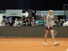 Maria Sharapova warming up