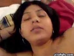 This kinky and filthy bitch takes her clothes off and shows her nice body. Have a look at this chick in The Indian Porn sex video.