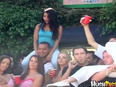 Frat House Fuck Fest brings you a hell of a free amateur video where you can see how the alluring brunette Savannah Stern sucks cock in a college party while assuming very hot poses.