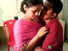 http://img3.xxxcdn.net/08/1v/xp_indian_couple.jpg