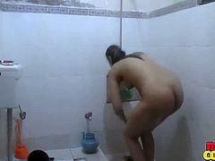 Nasty Indian couple Sonia and Sunny fuck in shower. They will stop from giving us their dirty show all the way. They are ready to amaze us with their oriental and very horny moves today.