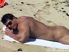 On the great beaches in Hawaii comes this hunk hottie Zeb Atlas as he likes getting tanned whole body naked. It doesn't hurt if he played his dick here isn't it?