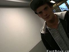 East Boys brings you a hell of a free porn video where you can see how this naughty twink enjoys a handjob and provokes while assuming very interesting positions.