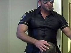 http://img3.xxxcdn.net/07/e8/5e_gay_leather.jpg