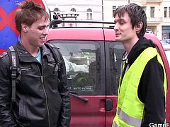 Gay dude seduces a worker from the street