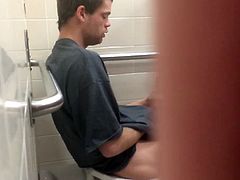 Str8 spy men in public toilet