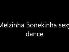 Melissa Bonekinha dancing