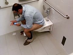 Str8 spy nerd daddy in public toilet