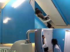 Asian babes urinating