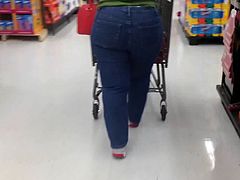 Big wide milf ass in jeans