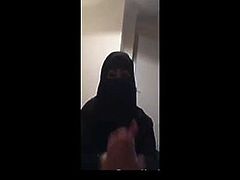 Sexy muslima with niqab gives a blow and handjob