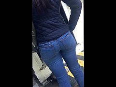 NICE ASS IN NICE JEANS