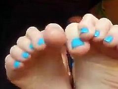 sucking yummy toes