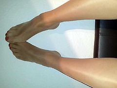 Crossdresser nylonfeet precum