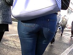 Candid redhead with peach ass in tight jeans