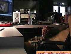Amateur bloke wanking off watching porn