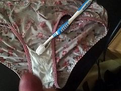 Cumming on my roommate's panty and toothbrush