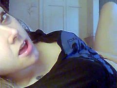 19yr old Amber loves her buttplug