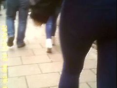 Hot Blue Jeans Girl (Walking)