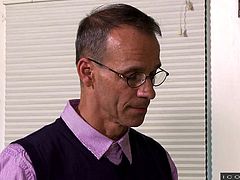 Rodney Steele knew the weak point of Brendan Patrick and showed him his dick, to seduce. Brendan Patrick hesitated a bit to give blowjob, but once he started sucking Rodney's dick, there is no looking back. Horny gay encounter between amateur and veteran.