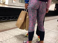 THEM LEGGINGS ARE PAINTED ON