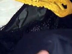 Douche ejac sur les dessous de ma femme