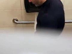 Caught - Guy Pissing (Carinha Mijando) 077