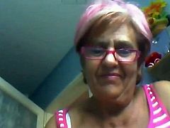 Granny, 60+ yo, shows herself on webcam! Amateur!