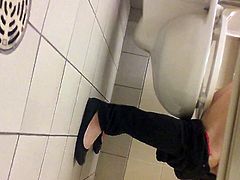 Understall toilet squat