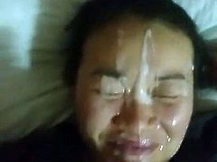 Une bonne ejac facial pour cette asiatique