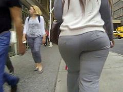 Big butt shaking in pants milfs