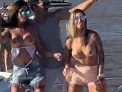 Festa em Floripa peitos de fora