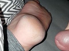 Nice cum on her sole
