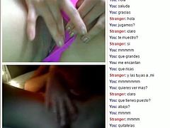 ChAt hot lesbian latina masturbates to cum in webcam