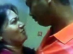 http://img1.xxxcdn.net/07/dd/2l_indian_couple.jpg