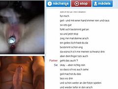 Geile Sklavin mit abgebundenen Titten vor der Webcam