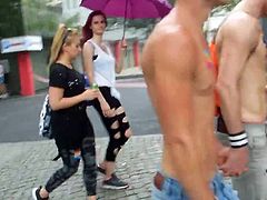 Man nude in Berlin Cock show. Mit steifen Schwanz in Berlin
