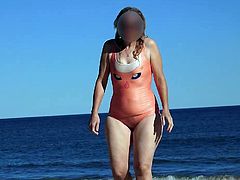 Swimsuit goes transparent when wet revealing her hairy pussy