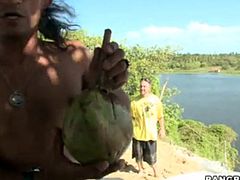 Thais Leima - her coconuts
