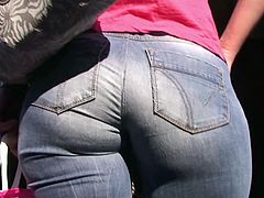 Hot MILF tight jeans vpl